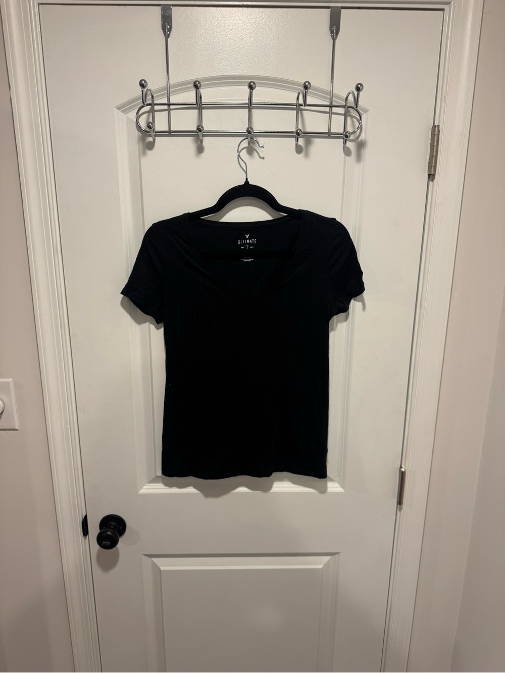 American Eagle Outfitters Black V-Neck Short Sleeve Tee